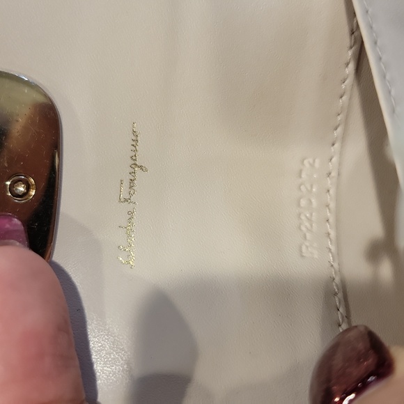 New and Authentic Salvatore Ferragamo key case - Picture 8 of 8